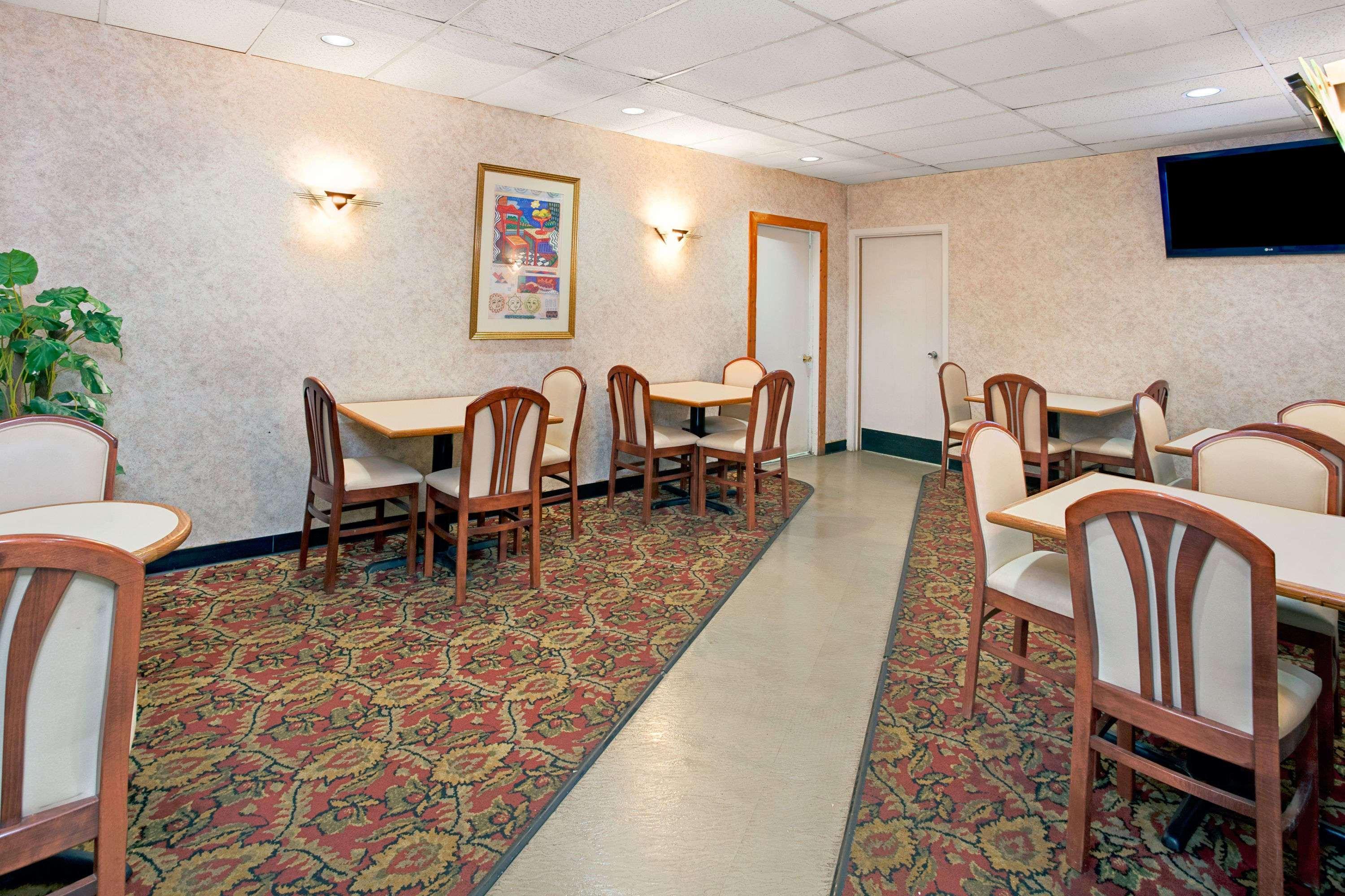 Days Inn By Wyndham Livonia Canton Detroit Exterior foto