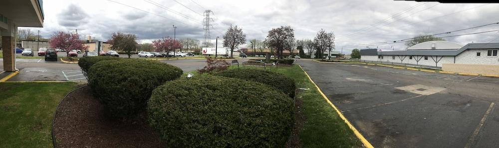 Days Inn By Wyndham Livonia Canton Detroit Exterior foto